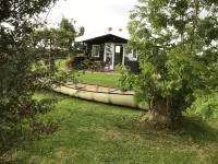 Spend the night on the water in Tiny House / Trekkershut Comfort / Mini Bungalow Hotels in 