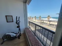 Aparthotel banana beach TLV promenade: surf, music, bars. Near Royal Beach hotel  호텔