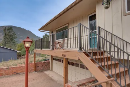 Pet Friendly Cabin in the Mountains Sleeps 16 Отели рядом с достопримечательностью «Пайкс Пик - Америкас Маунтин»