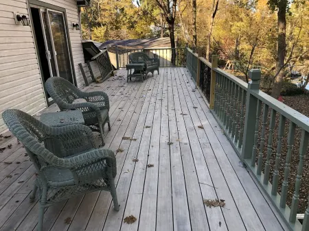 Relax on the edge of Little Red @ Griffin Little Red River Cabin