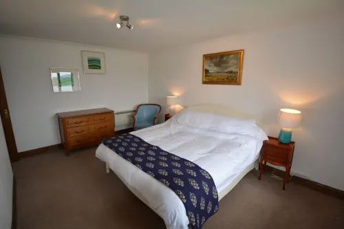 Diubaig House - tranquil, spacious, panoramic loch views, secluded 3-acre garden