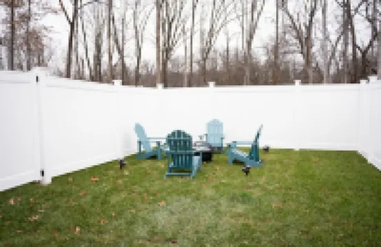 Townhouse mins to UofL & Churchill Downs/hot tub