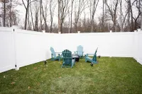 Townhouse mins to UofL & Churchill Downs/hot tub