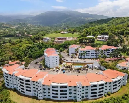 Wyndham Residence 4BR Penthouse Ocean View Hotels in Zarzal