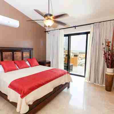 Newly Remodeled Villa In Pedregal 3  master suites over 3000 sq. ft. Rooms