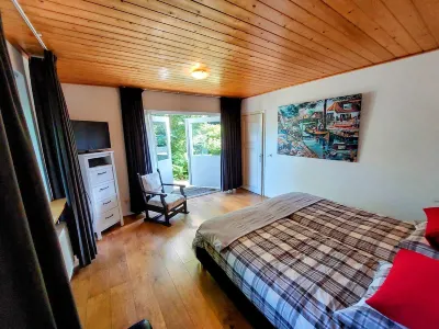 Giethoorn Lodge, luxury thatched cottage. Electric sloop for rent Hotels near Giethoorn