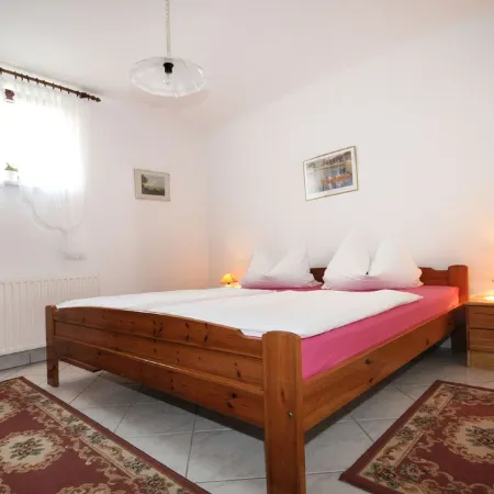 Beautiful spacious apartment (No. 5) with 2 bedrooms 300m from the beach