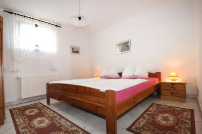 Beautiful spacious apartment (No. 5) with 2 bedrooms 300m from the beach