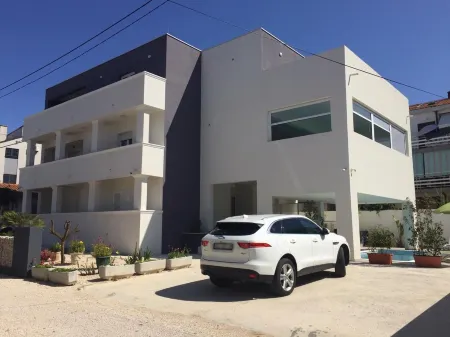 Diklo Beach Rooms-Adults Only Отели рядом с достопримечательностью «Собор Святой Анастасии»