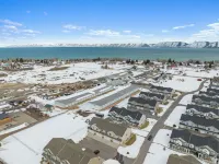 Lots of extras! Pickleball, corn hole, ping pong table, beach toys!