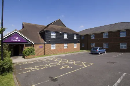 Premier Inn Ashford North Отели рядом с достопримечательностью «St Peter & St Paul Church»