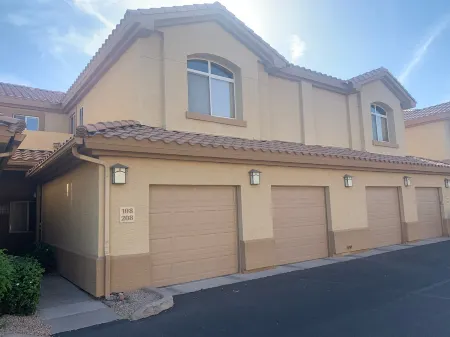 Near lots of restaurants ,shopping and on superstition springs golf couse Отели рядом с достопримечательностью «Arizona State University Polytechnic Campus»