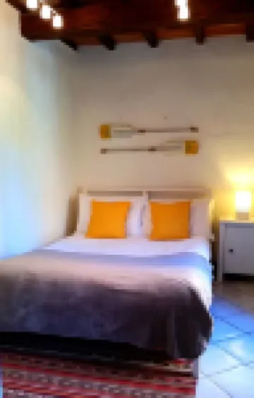 Idyllic air-conditioned apartment with private garden, by the sea