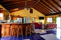 Caribbean Seafront, 2-Level Island Home, Pool, Kayak, Paddle boards and Privacy