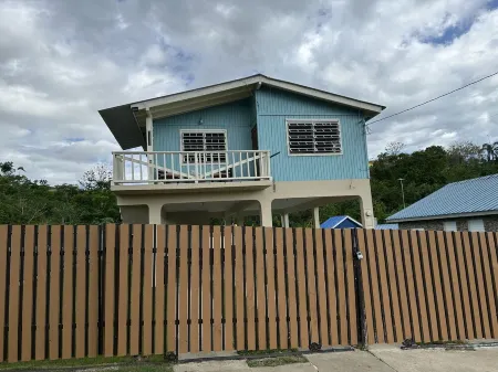 6 min walk to beach / private pool/ AC