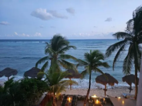 Beachfront Condo, Direct Ocean View, Half Moon Bay - Akumal Hotels in Akumal