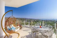 Ocean Views, Outdoor Dining, Beach Club, Wifi, Dog friendly,