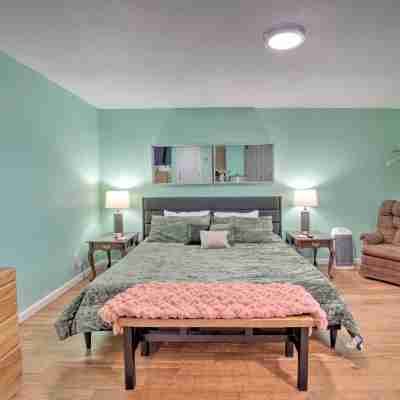 Soothing Studio w/ Lush Views: 2 Mi to Beach! Rooms
