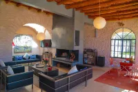 Villa Roka : Magnifique Villa Avec Piscine, Dans un Endroit Calme et Reposant