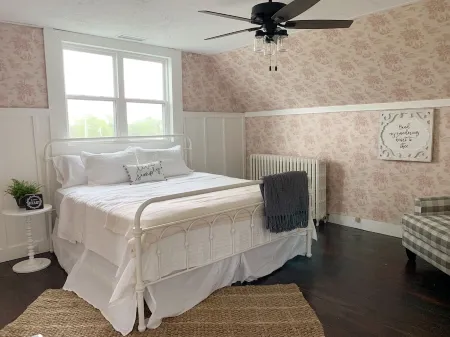 Beautiful Historic Farmhouse: Perfect for Fugitive Beach, Military, & MS&T! Отели рядом с достопримечательностью «Computer Science»