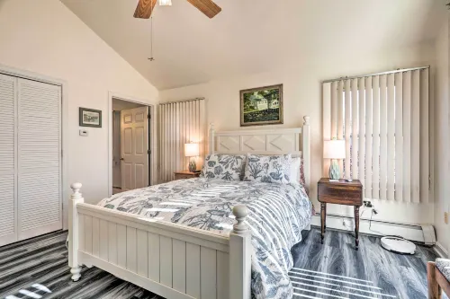 Westerly Vacation Home: Town Beach Access - 3-نجوم