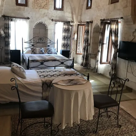 Kasr-I Abbas Hotel