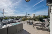 Modern Loft Rooftop Deck Venice Beach Studio Bedroom Apts by RedAwning