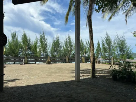 Relaxing Beachfront Getaway in Carrascal, Philippines Отели в г. Carrascal