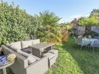 Little Eden by the Sea Hotel dekat Tesco Extra