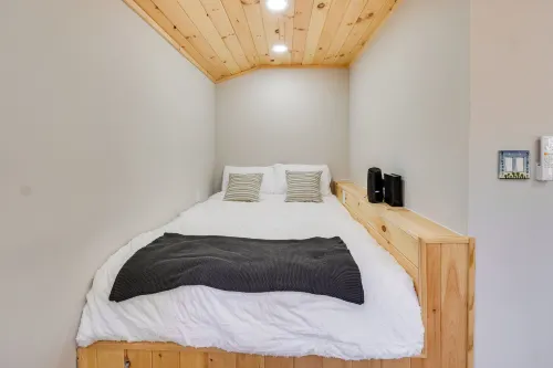 Close to Trails: Studio w/ Water Views - balcony