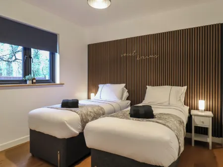 Hub House Отели рядом с достопримечательностью «Pett Level Beach»