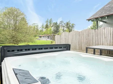 Hazel - Woodland Cottages Отели в г. Bowness-on-Windermere