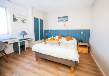 Hotel Atlantide Отели в г. Понтан-Ле-Форж