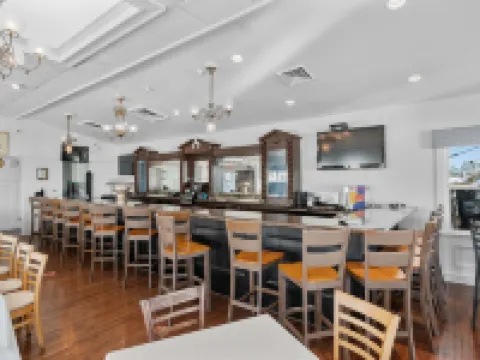 Tavern on the Bay Hotel - Frank Sinatra Suite Hotels in Atlantic County