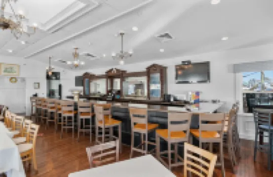Tavern on the Bay Hotel - Frank Sinatra Suite