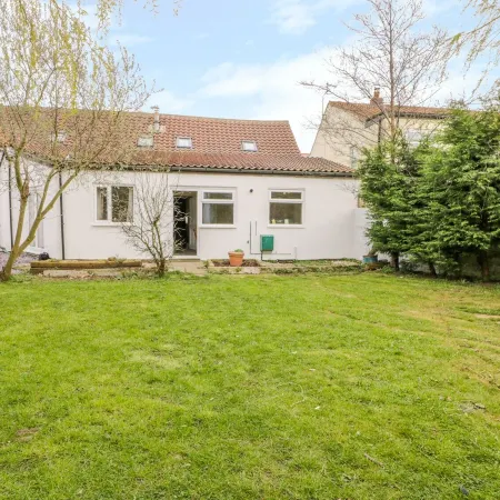 5 Cliff Lane