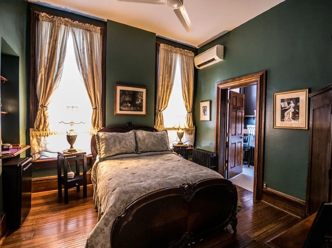 Symphony Hotel & Restaurant - Covington, KY