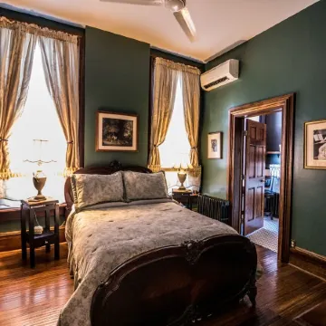 Symphony Hotel & Restaurant