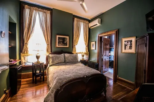 Symphony Hotel & Restaurant