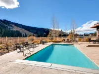Red Hawk 2291 Hotels in Dillon