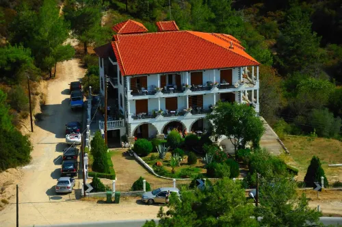 Pantheon Studios & Apartments