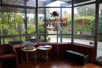 High Mountains Motor Inn Hotels in Blackheath