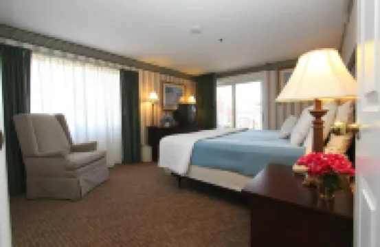 Wellington Resort Hotels near Cliff Walk