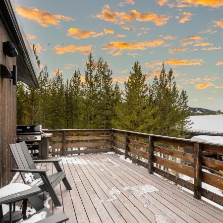 27 Lake Cabin