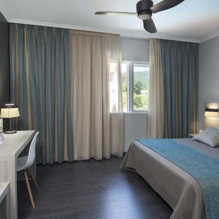 HOTEL COMBARRO