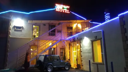 Waterbury Big Apple Motel Отели рядом с достопримечательностью «Seven Angels Theatre»