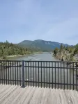 Riverfront Motel & Cabins - Mountain view