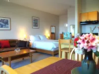 Island Village Properties at Fred Tibbs - Balkoner