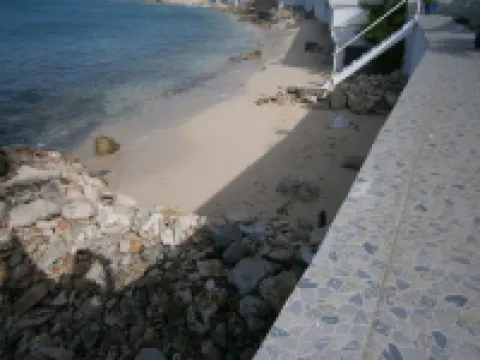 3 Br/3 Bath. Sint Maarten Direct Beachfront with Pool!  Rates Start at 250/nt!!
