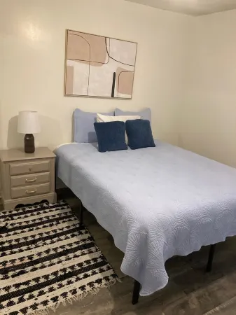 Charming 2-bedroom house in Flowood, Pet Friendly w/Fenced Backyard and Sunroom